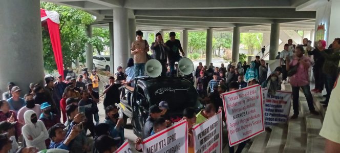 
 Aliansi Mahasiswa-Masyarakat-Pemuda Palembang Datangi DPRD Kota Palembang, Desak Hak Angket Wakil Walikota