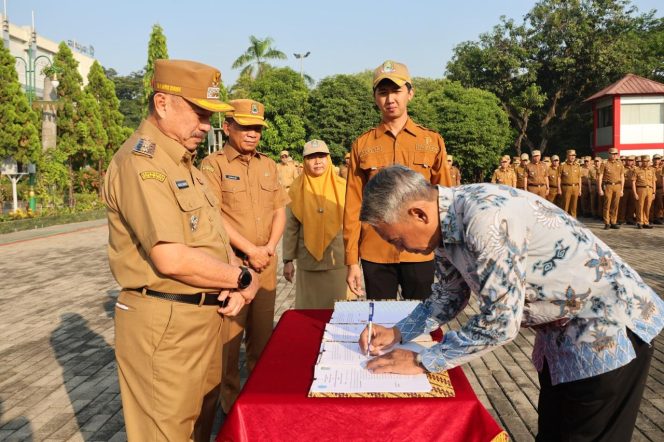 
 Plh Walkot Harris Bobihoe Bahas Solusi Persampahan Dan Tindak Tegas Oknum SPMB