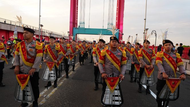 
 Penampilan Drumband AWB Polda Sumsel memukau pengunjung Car Free Day