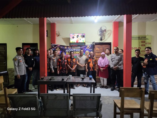 
 Nobar Piaa Dunia 2026, Polsek Seberang Ulu Dua (SU II) Pererat Silaturahmi dan Kebersamaan Bersama Ormas Pemuda Pancasila dan Masyarakat