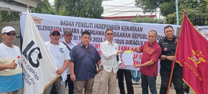 
 Massa BPI KPNPA RI, Laskar Gibran Sumsel dan HAMASS Gelar Aksi di BPK RI Perwakilan Sumsel , Mosi Tidak Percaya Atas Hasil Audit BPK RI Perwakilan Sumsel Tahun 2025