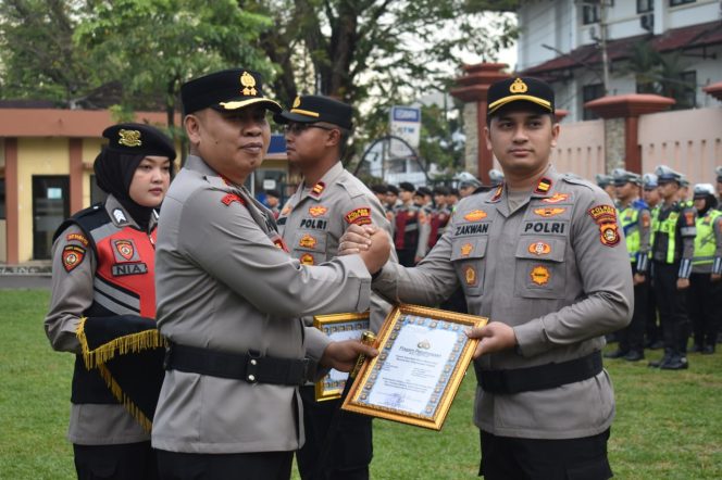 
 Dedikasi dan Prestasi Dihargai, Kapolres Muara Enim Apresiasi Personel Ungkap Kasus dan Kehumasan