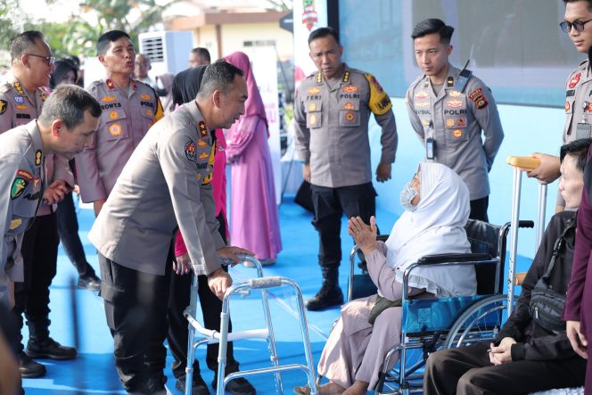 
 Kapolda Sumsel Pimpin Bakti Kesehatan Hari Bhayangkara Ke-80, Ribuan Warga Terima Layanan Gratis