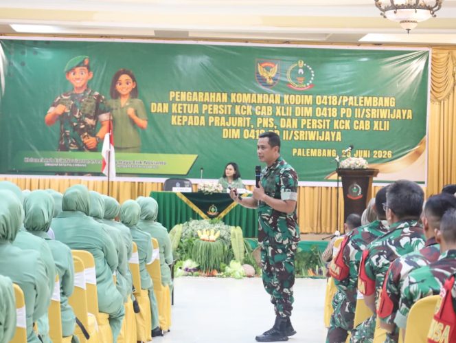
 PENGARAHAN KOMANDAN KODIM DAN KETUA PERSIT KCK CABANG XLII DIM 0418/PALEMBANG BERSAMA PRAJURIT TNI,PNS DAN IBU PERSIT