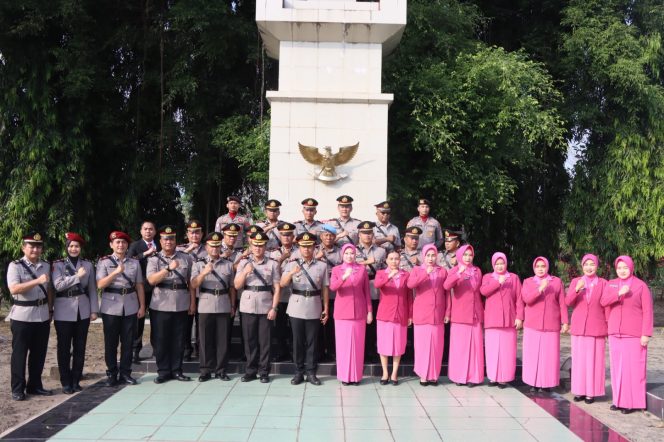 
 POLRES OGAN ILIR GELAR ZIARAH MAKAM PAHLAWAN DALAM RANGKA HARI BHAYANGKARA KE-80 TAHUN 2026