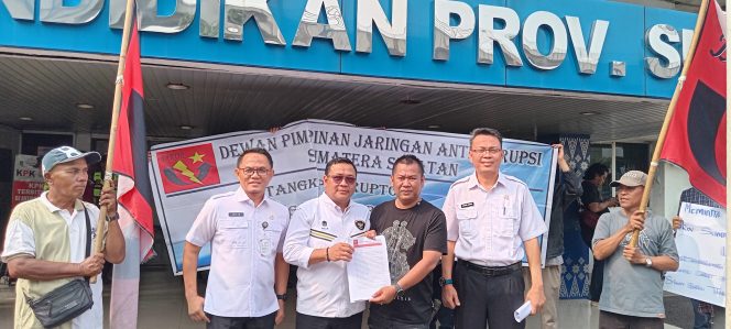 
 Gelar Aksi Lanjutan, JAKOR Sumsel Minta Kepala Dinas Pendidikan Sumsel  Berkomitmen Memajukan Dunia Pendidikan di Sumsel Jika Tidak Mampu Mundur Dari Jabatanya