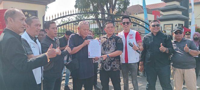 
 Massa BPI KPNPA RI, HAMASS dan K-MAKI Menggelar Aksi Damai di Polda Sumsel, Dukung Polri Agar Ungkap Kasus Dugaan Korupsi Yang Diduga Melibatkan Oknum Jampidsus