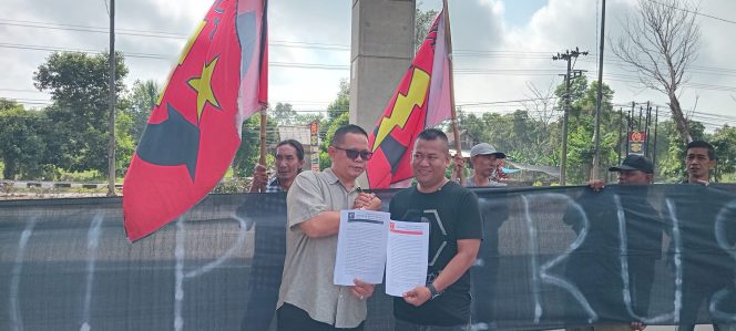 
 JAKOR Sumsel Gelar Aksi di Kejati Sumsel, Desak Pengusutan Dugaan Pencemaran Lingkungan dan KKN di Delapan Perusahaan