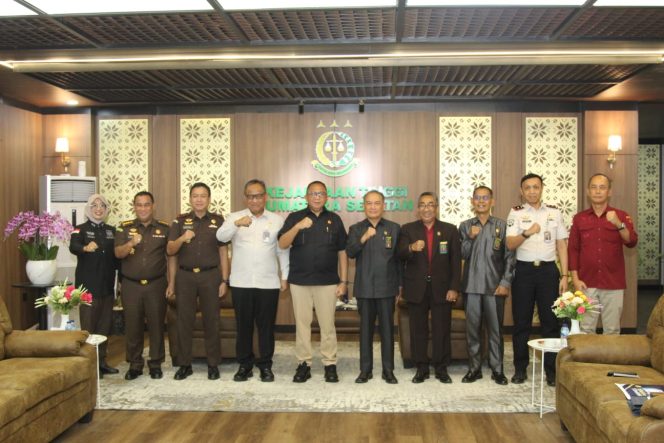 
 Karutan Kelas I Palembang Dampingi Kakanwil Ditjenpas Sumsel Bahas PKS Persidangan Elektronik Bersama Ketua Pengadilan Tinggi Palembang dan Kajati Sumsel