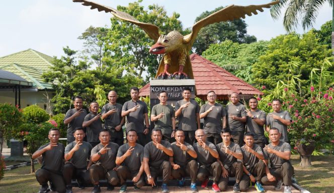 
 Pangdam II/Swj Ajak Pejabat Kodam Olahraga Bersama dan Nobar Piala Dunia 2026 di Makomlekdam II/Swj