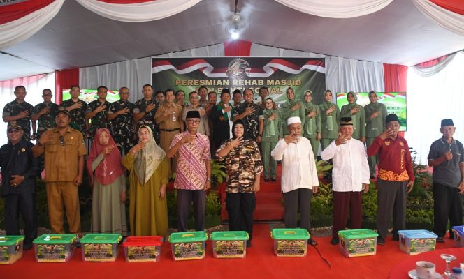 
 Masjid Diresmikan, Kepedulian Ditebarkan, Korem 044/Gapo Hadir untuk Masyarakat