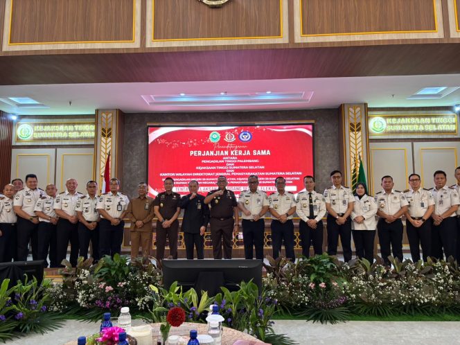 
 Kepala Rutan Kelas I Palembang Ikuti Penandatanganan PKS Persidangan Elektronik Ditjenpas Sumsel bersama Kejaksaan Tinggi Sumsel dan Pengadilan Tinggi Palembang
