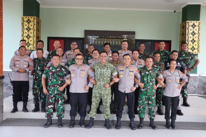
 Komandan Kodim 0418/Palembang Kolonel Arh Erik Novianto Menerima Kunjungan Silaturahmi Kapolrestabes Palembang Kombes Pol. Sonny Mahar Budi Adityawan di Makodim 0418/Palembang
