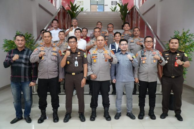 
 Kapolres Muara Enim Jalin Silaturahmi ke Kejaksaan Negeri Muara Enim, Perkuat Sinergitas dan Soliditas Demi Menjaga Stabilitas Daerah