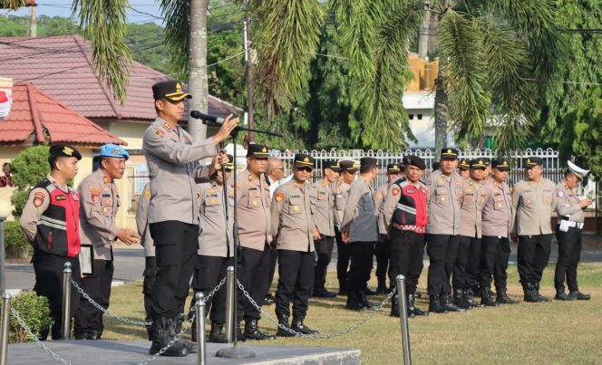 
 JELANG SERAH TERIMA JABATAN, KAPOLRES OGAN ILIR AKBP BAGUS SURYO WIBOWO TEKANKAN INTEGRITAS DAN KEKOMPAKAN KEPADA SELURUH PERSONEL