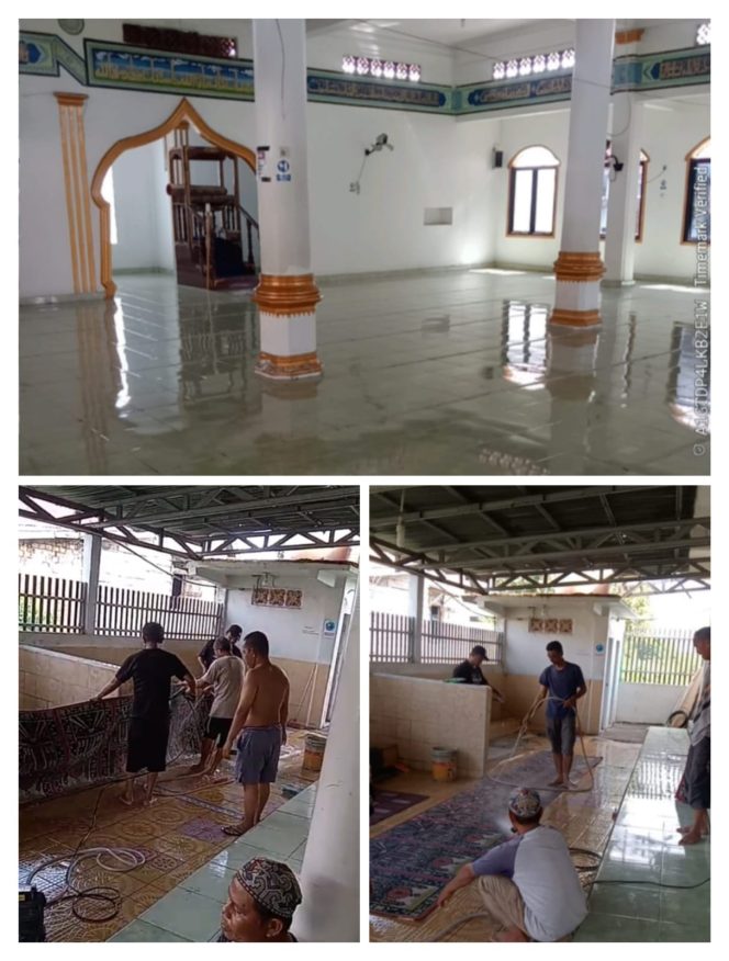 
 Warga RT 30 Kelurahan Kemang Agung Gotong Royong Bersihkan Masjid Darussalam