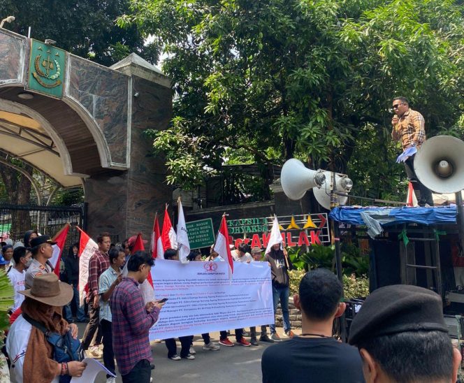 
 IAC Laporkan Dugaan KKN Proyek Jalan di Dinas PUTR PALI ke Kejaksaan Agung RI