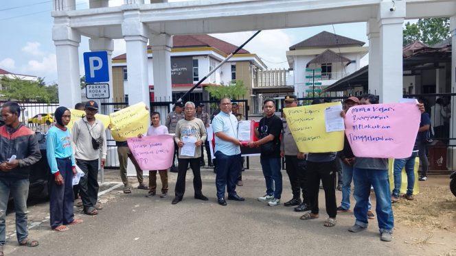 
 HIMPUNAN DEMOKRASI Desak Kejari Banyuasin Selidiki Dugaan Penyimpangan APBD 2025/2026, Sembilan OPD Jadi Sorotan, Ini Nama – Nama OPD nya !!!