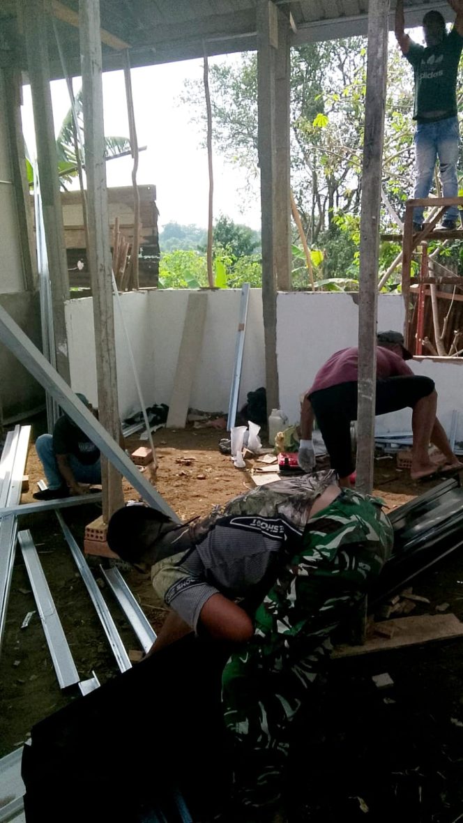 
 Lanjutkan Pembangunan Dapur Rumah Bapak Karnando, Memasuki Hari ke 13 Satgas TMMD ke-129 Kodim 0418/Palembang