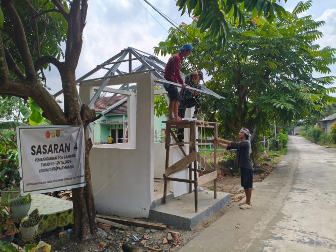 
 Satgas Kodim 0418/Palembang Genjot Pembangunan Poskamling di Talang Jambe, Memasuki Hari Ke-14 TMMD Ke-129