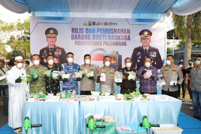 
 Kapolda Sumsel Pimpin Pemusnahan 20 Kg Sabu, Tegaskan Tidak Ada Ruang Bagi Narkoba di Sumatera Selatan