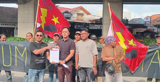 
 Aksi di Kejari Palembang, Jakor Sumsel Soroti Dugaan KKN Pengadaan Lampu Jalan dan Keterlibatan Oknum DPRD