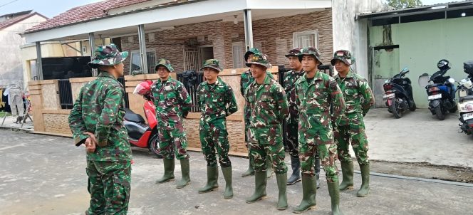 
 Prajurit TNI di TMMD ke-129 Kodim 0418/Palembang di Kelurahan Talang Jambe Apel Pagi Pengecekan personil Sebelum Mengerjakan Sasaran