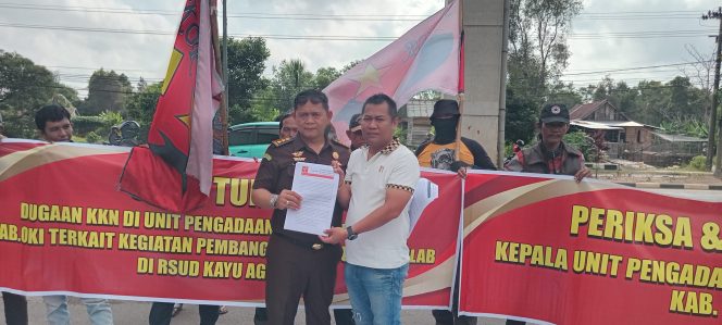 
 JAKOR Sumsel Gelar Aksi di Kejati Sumsel, Soroti Dugaan KKN dan Persaingan Usaha Tidak Sehat pada Tender Gedung Cathlab RSUD Kayuagung