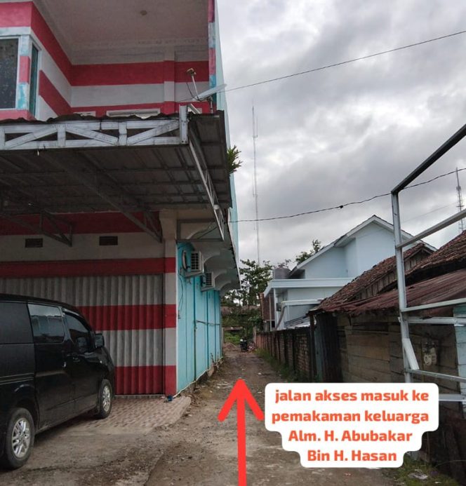 
 Akses Jalan ke Makam Keluarga H. Abubakar Dipersoalkan, Ahli Waris Tagih Kejelasan