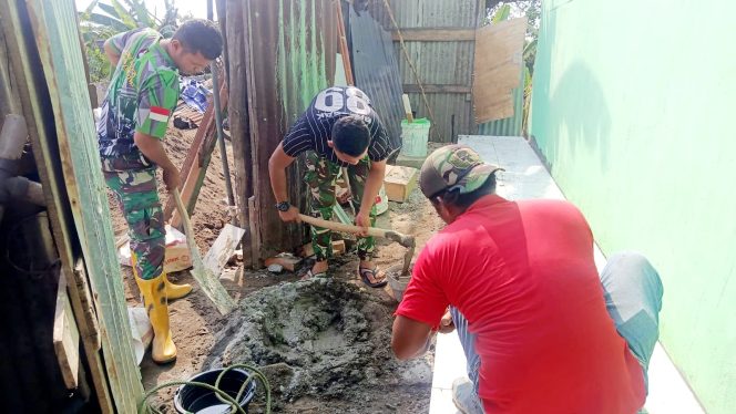 
 Pengecatan RTLH Ibu Sriyanti Terus Dikebut, Dansatgas TMMD: Wujud Nyata Kepedulian TNI bagi Kesejahteraan Masyarakat