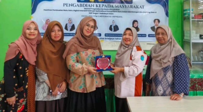 
 Dosen Universitas Sriwijaya Latih Guru SMP Negeri 1 Indralaya Utara Mengembangkan Buku Saku Digital Interaktif untuk Mewujudkan Zero Bullying Zone