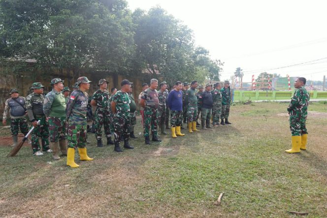 
 Jelang Penutupan TMMD ke-129, Danramil Sukarami Pimpin Apel Pembersihan di Talang Jambe
