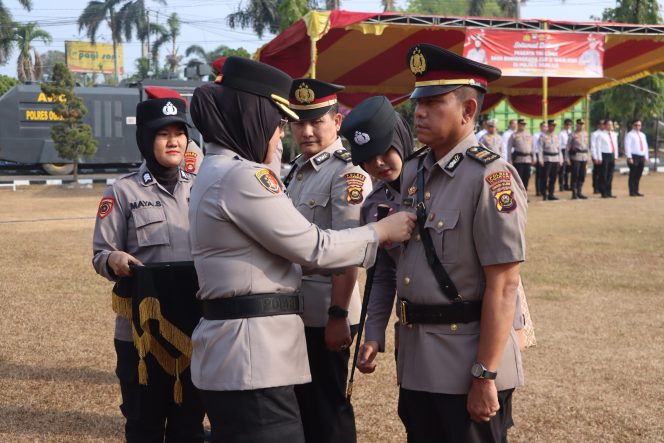 
 POLRES OGAN ILIR GELAR SERTIJAB KASAT RESKRIM DAN KASI HUKUM, KAPOLRES TEKANKAN INOVASI DAN PELAYANAN