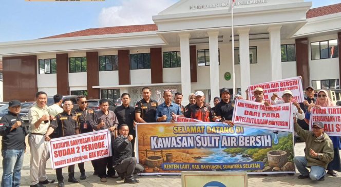 
 Masyarakat Kenten Raya Mencari Keadilan Di Pengadilan Negeri Palembang, Terkait Buruknya Distribusi Air Bersih PDAM Tirta Betuah