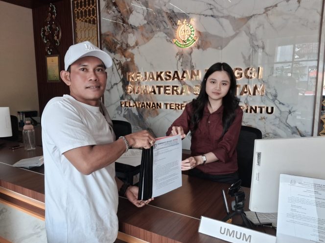 
 PST Sambangi Kejati Sumsel, Laporkan Beberapa Sekolah SMA di Banyuasin, Sumatera Selatan Terkait Dugaan Korupsi Dana BOS dan PSG