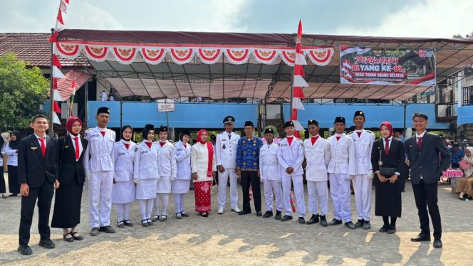 
 Khidmat dan Penuh Nasionalisme, SD Negeri 03 Tanah Abang Selatan Pali Gelar Upacara HUT ke-81 RI