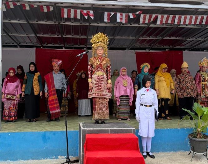 
 UPACARA HUT RI KE-81 DI SMK N 3 PALEMBANG BERLANGSUNG KHIDMAT Setelah Dilanjutkan Pembagian Hadiah Lomba Guru 