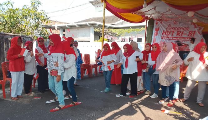 
 Spektakuler! Perayaan HUT RI ke-81 di Komplek Perumahan Rakyat RT 10 & 13 DIV Ilir Timur I: Dinahkodai Emak-Emak, Sukses Besar Guncang Warga
