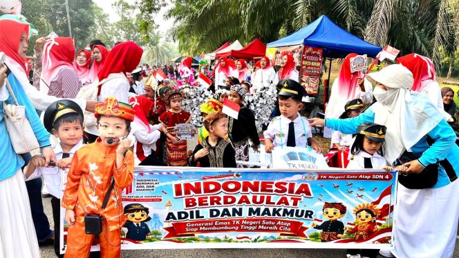
 Karnaval HUT Ke -81 RI di Talang Ubi Meriah  Siswa TK Negeri Satu Atap Tampil Memukau Dengan Seragam Pilot dan Baju Adat