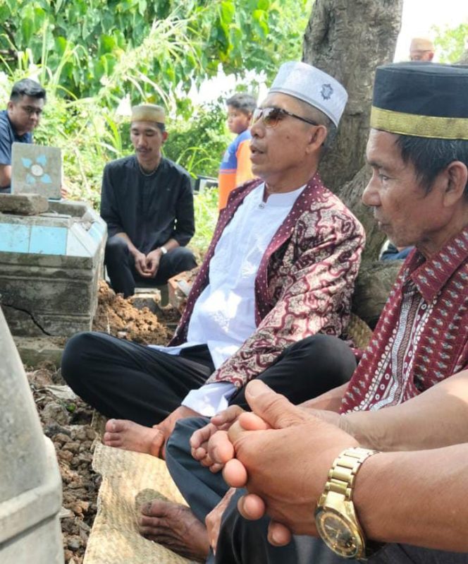 
 Tokoh Masyarakat Kertapati Yunus Ancok Wafat, Da’i Walikota Ustadz Samsul Rizal Antarkan Almarhum Dengan Do’a dan Ucapan Duka Cita