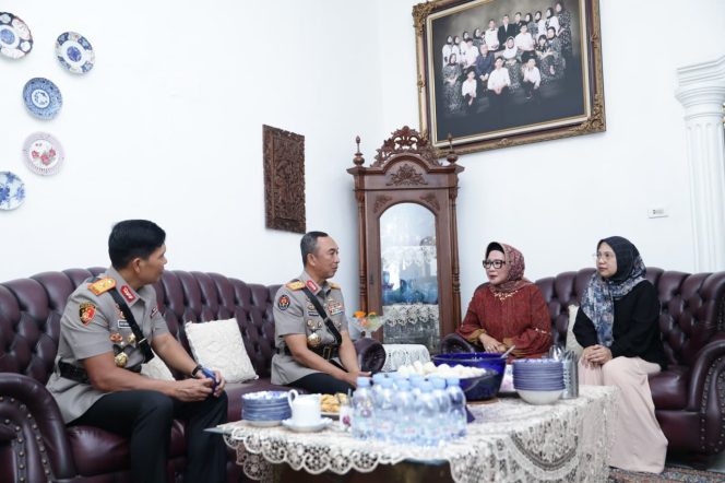 
 Hari Juang Polri, Kapolda Sumsel Ziarahi Perjuangan AKBP Agoestjik Bakri di Makrayu