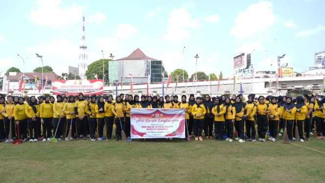 
 Semarak Hari Jadi ke-78 Polwan, Jajaran Polwan Polda Sumsel Peduli Kebersihan Lingkungan