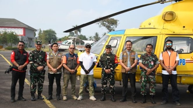 
 Danrem 044/Gapo Pantau Karhutla Sumsel dari Udara, Pastikan Penanganan Berjalan Optimal