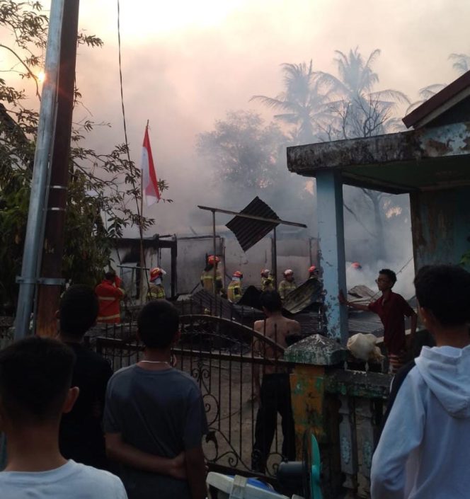 
 Kebakaran Besar Hanguskan 4 Kontrakan dan 3 Rumah di Sungai Lais Palembang, Tidak Ada Korban Jiwa