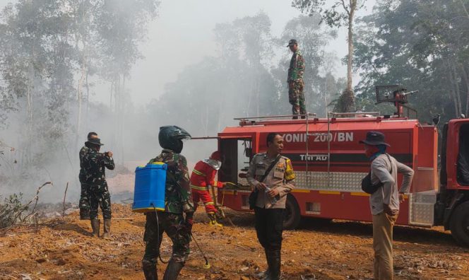 
 Babinsa Sigap Bantu Padamkan Kebakaran Bedeng di Silaberanti,dan juga kebakaran di Kelurahan Pulokerto Gandus Api Berhasil Dijinakkan