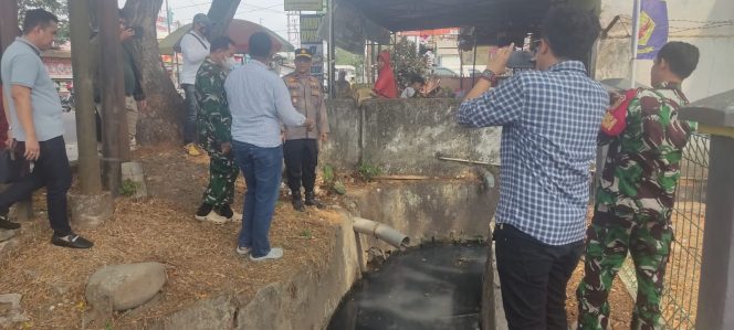 
 Viral Protes Limbah, Polsek SU II Palembang dan Forkopimcam Cek Dapur SPPG Tangga Takat