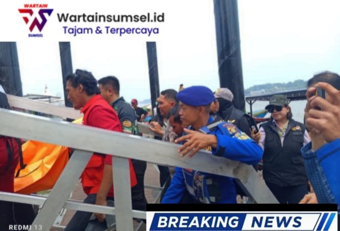 
 Polda Sumsel Bersama Tim SAR Gabungan Evakuasi Tiga Korban Tenggelam di Sungai Musi