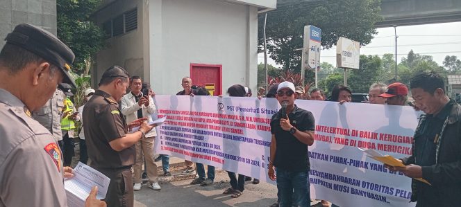 
 PST Geruduk Kejati Sumsel, Soroti Dugaan Ketidakwajaran Anggaran Perjalanan Dinas DPRD dan Sewa Kendaraan Dinas Bagian Umum Pemkot Palembang