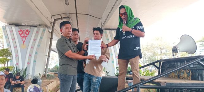 
 Koalisi Aktivis Sumsel Bersatu Gelar Aksi Damai, Dukung Kapolda dan Soroti Polemik Tongkang Rp30 Miliar
