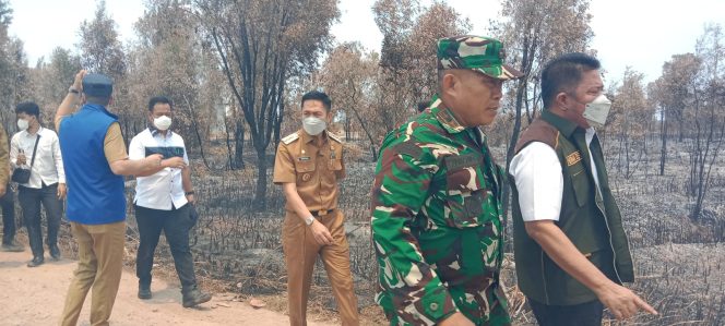 
 Garda Terdepan Penanggulangan Bencana Karhutla  Koramil 0418-04/Kertapati Kawal Kunjungan Gubernur dan Wali Kota di Posko Siaga Kampung